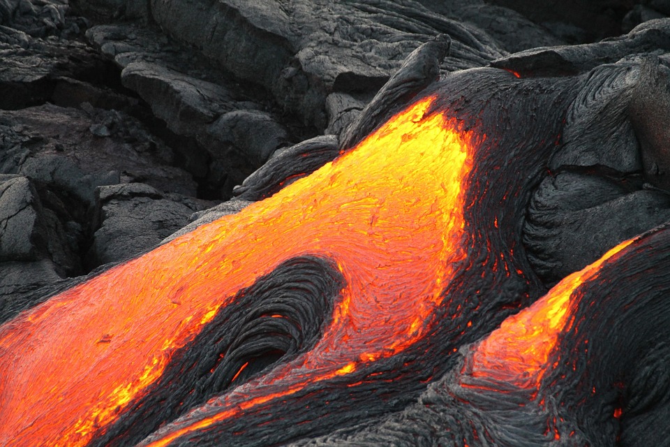 Fließende Lava